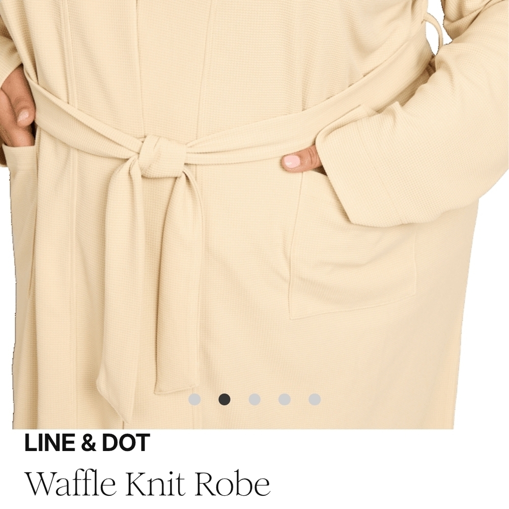 Line & Dot Waffle Knit Robe in Cream